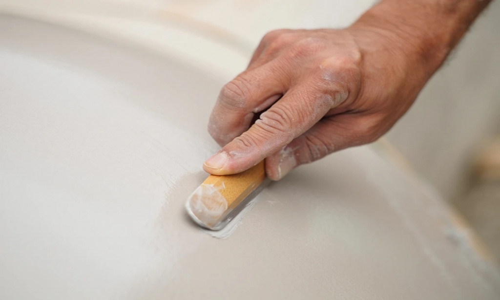 Нанесение защитного воска на венецианскую штукатурку